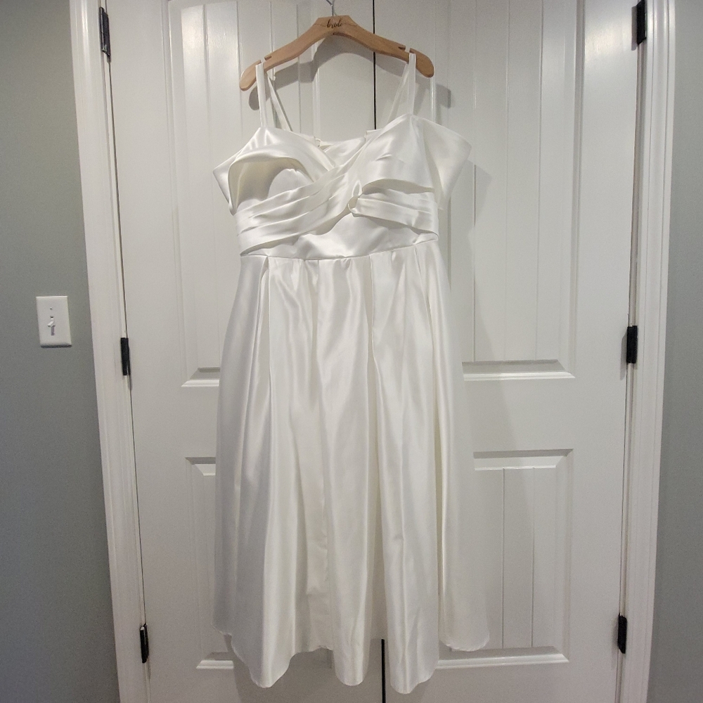 Elegant White Wedding Dress